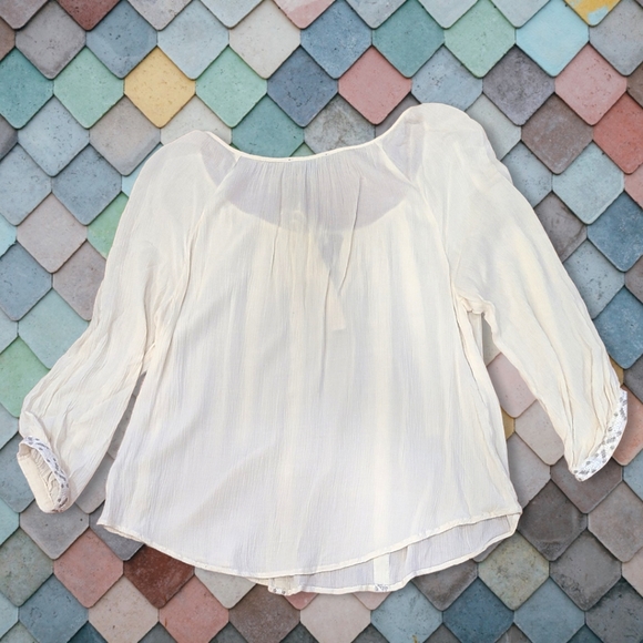 American Eagle Outfitters Boho Style Embroidered Top Size Medium - Picture 2 of 4